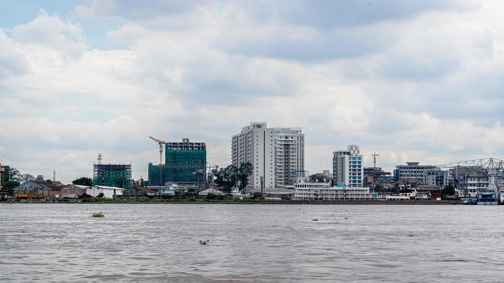 20 dead, over 100 missing after boat capsizes in DR Congo