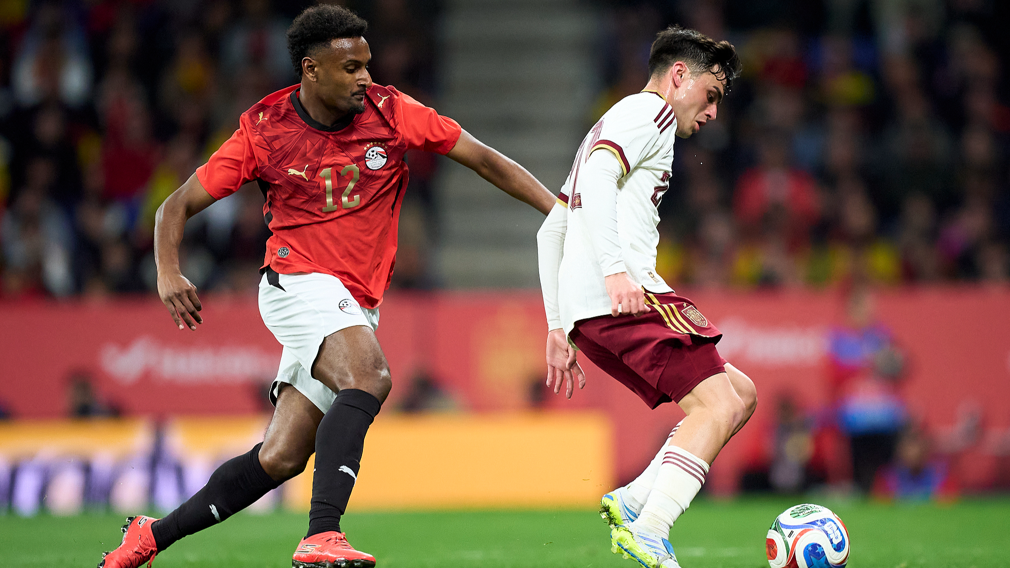 Egypt's winger Haitham Hassan vies for the ball against a Spanish player during a friendly football match between Spain and Egypt at the RCDE Stadium in Barcelona, ​​Spain, March 31, 2026. /CFP