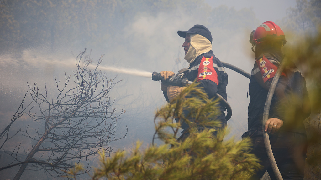 Civil defense and firefighting teams battled a spreading forest fire in the mountainous area of ​​El Hachimia, Algeria, July 21, 2026. /CFP