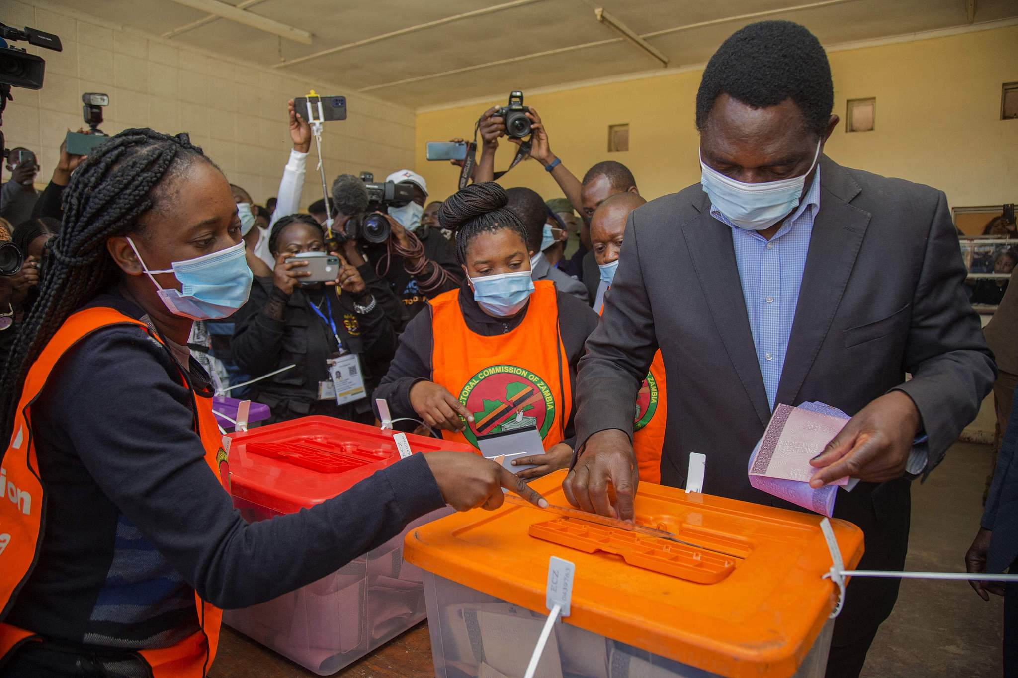 (FILES) Zambia's presidential candidate for the opposition, Hakainde Hichilema (R) of the United Party for National Development (UPND) casts his ballot in Lusaka on August 12, 2021. 