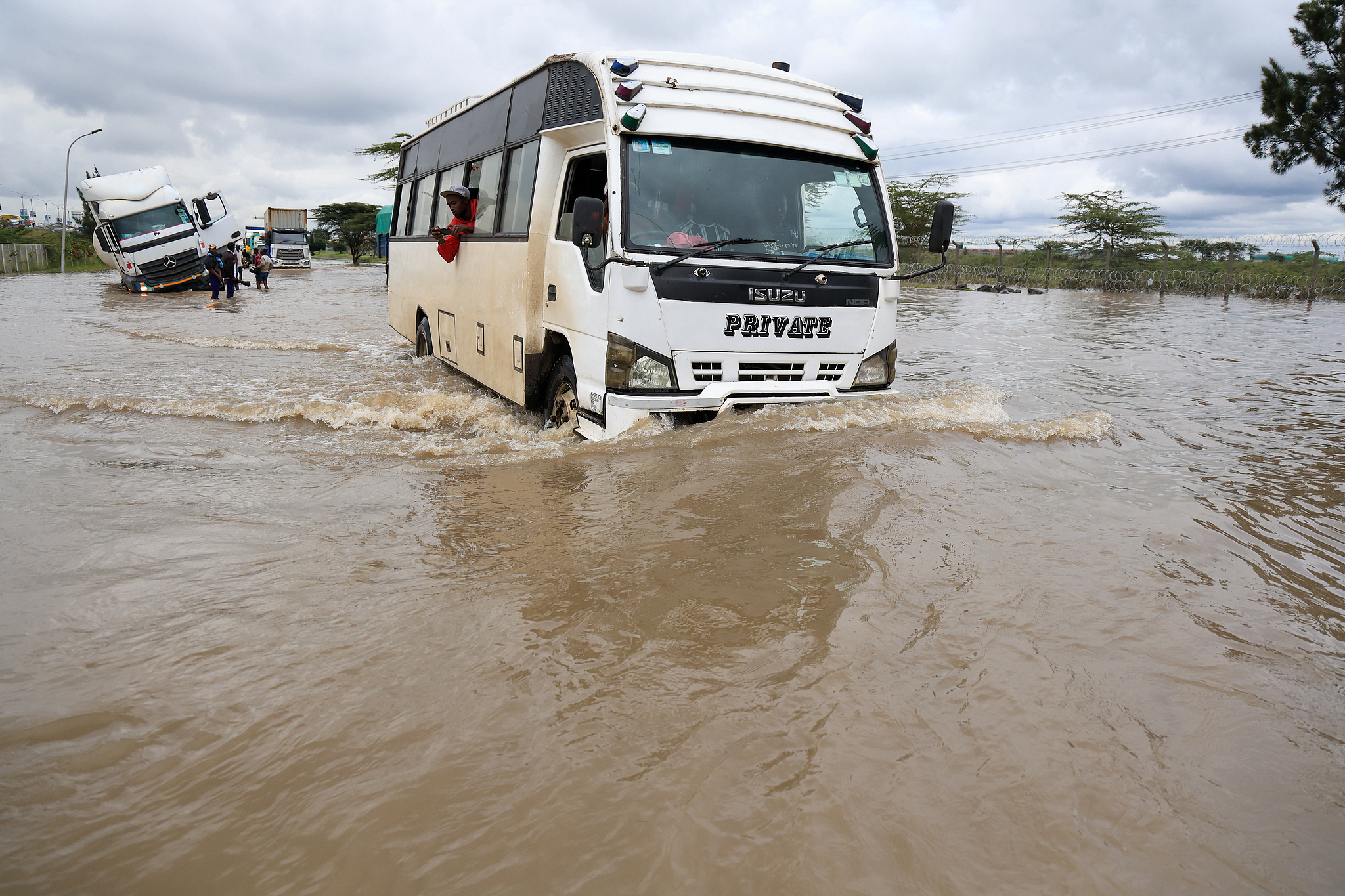 Vehicles navigate through flooded streets as heavy rains cause severe flooding in Nairobi, Kenya, May 1, 2026. /CFP