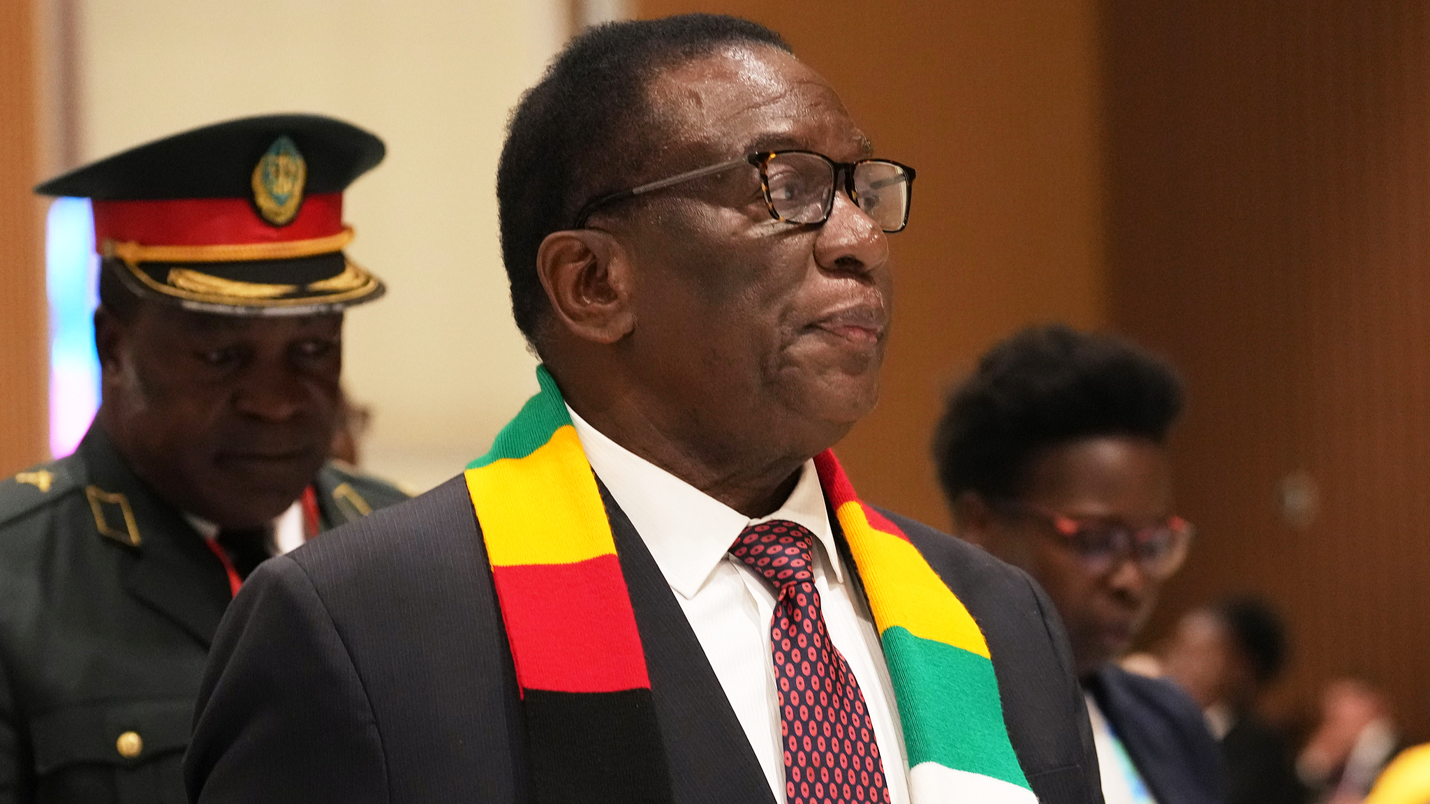 Zimbabwean president mourns boat capsize victims