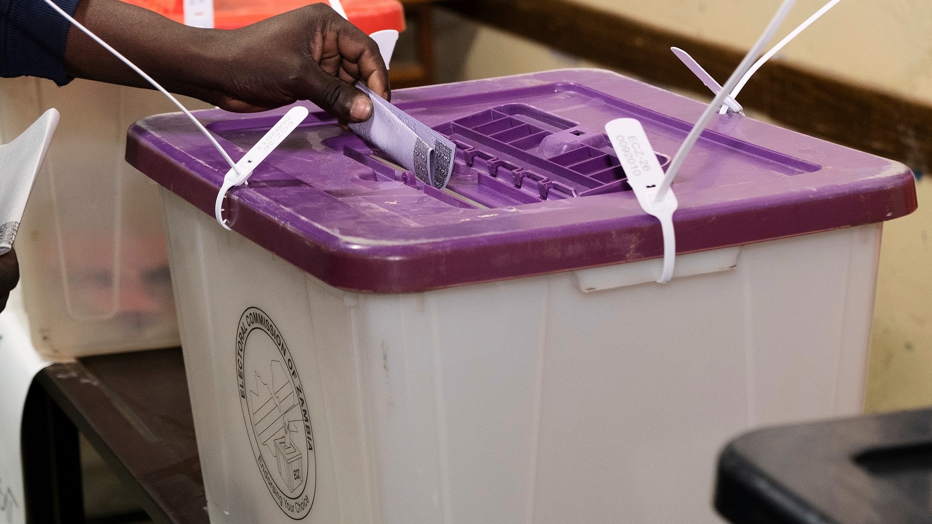 A man casts his vote at a polling station during a presidential election in Lusaka, Zambia, Thursday, Aug. 13, 2026. /CFP
