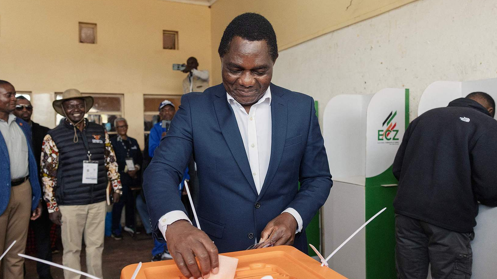 Zambian President Hakainde Hichilema casts his vote at a polling station in Zambia, August 13, 2026. /CFP