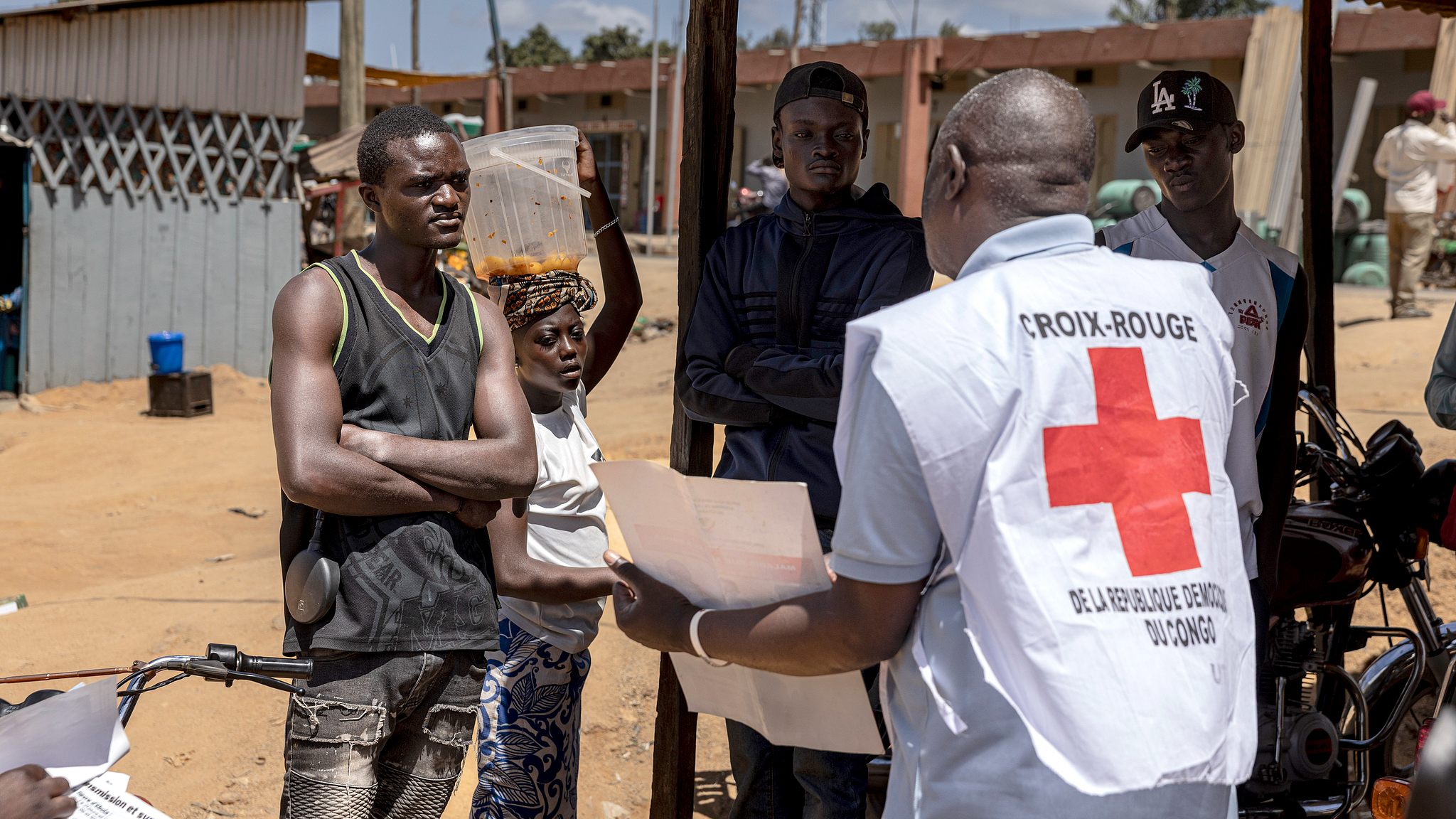 Residents listen to Congolese Red Cross volunteers during an Ebola awareness campaign on June 1, 2026 in Bunia, Democratic Republic of the Congo. /CFP