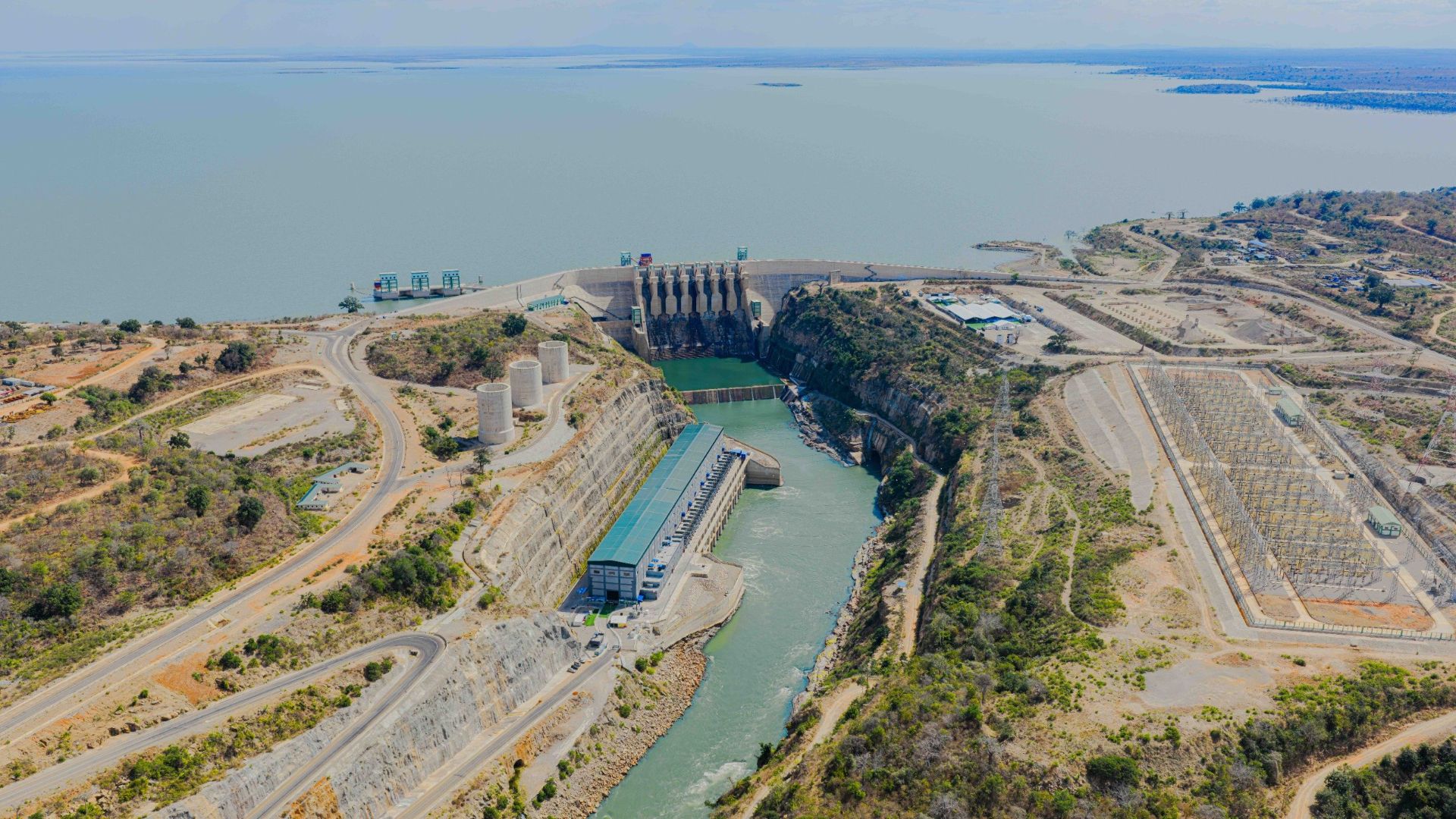 Tanzanian President inaugurates Julius Nyerere hydropower plant