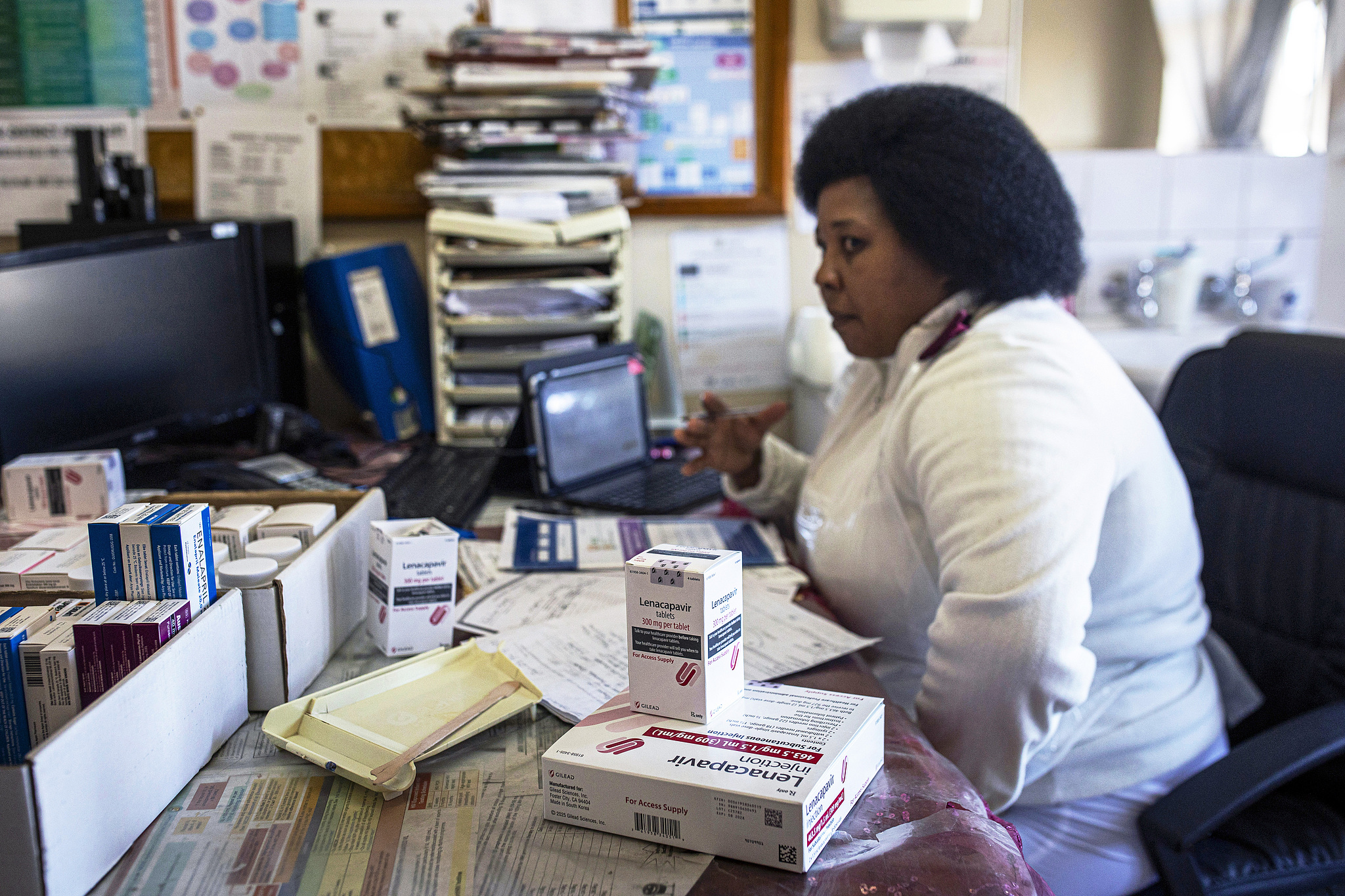 A nurse consults with a patient before administering the new HIV prevention drug Lenacapavir to him at Paulina Morapeli Clinic in Embalenhle township outside Secunda, South Africa, June 8, 2026. /CFP