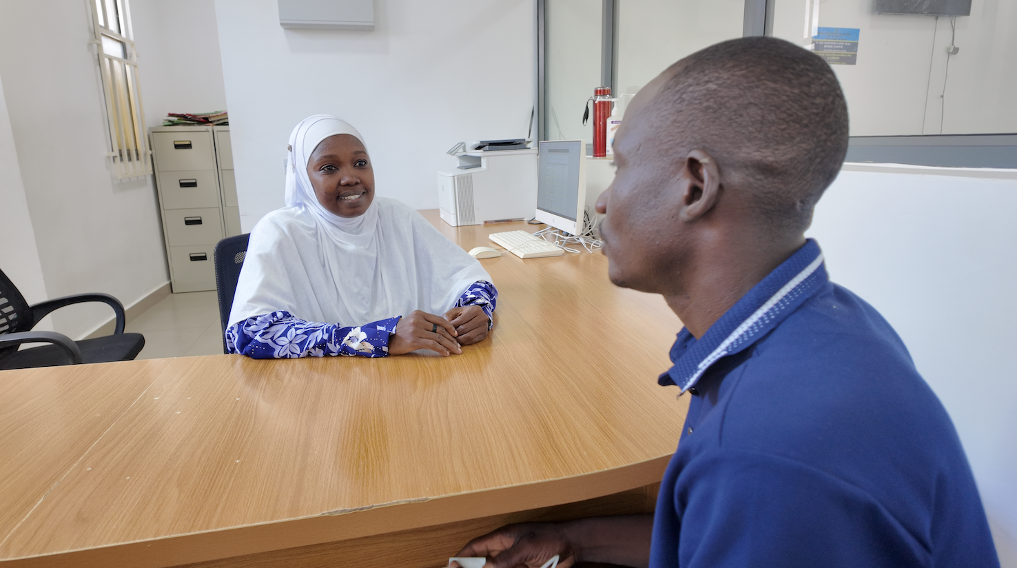 Zara Ammakolo interacts with a patient at the Physical Rehabilitation Centre (PRC) at the University of Maiduguri Teaching Hospital in Maiduguri, Nigeria, on August 13, 2026. /David Mbewa/CGTN Africa