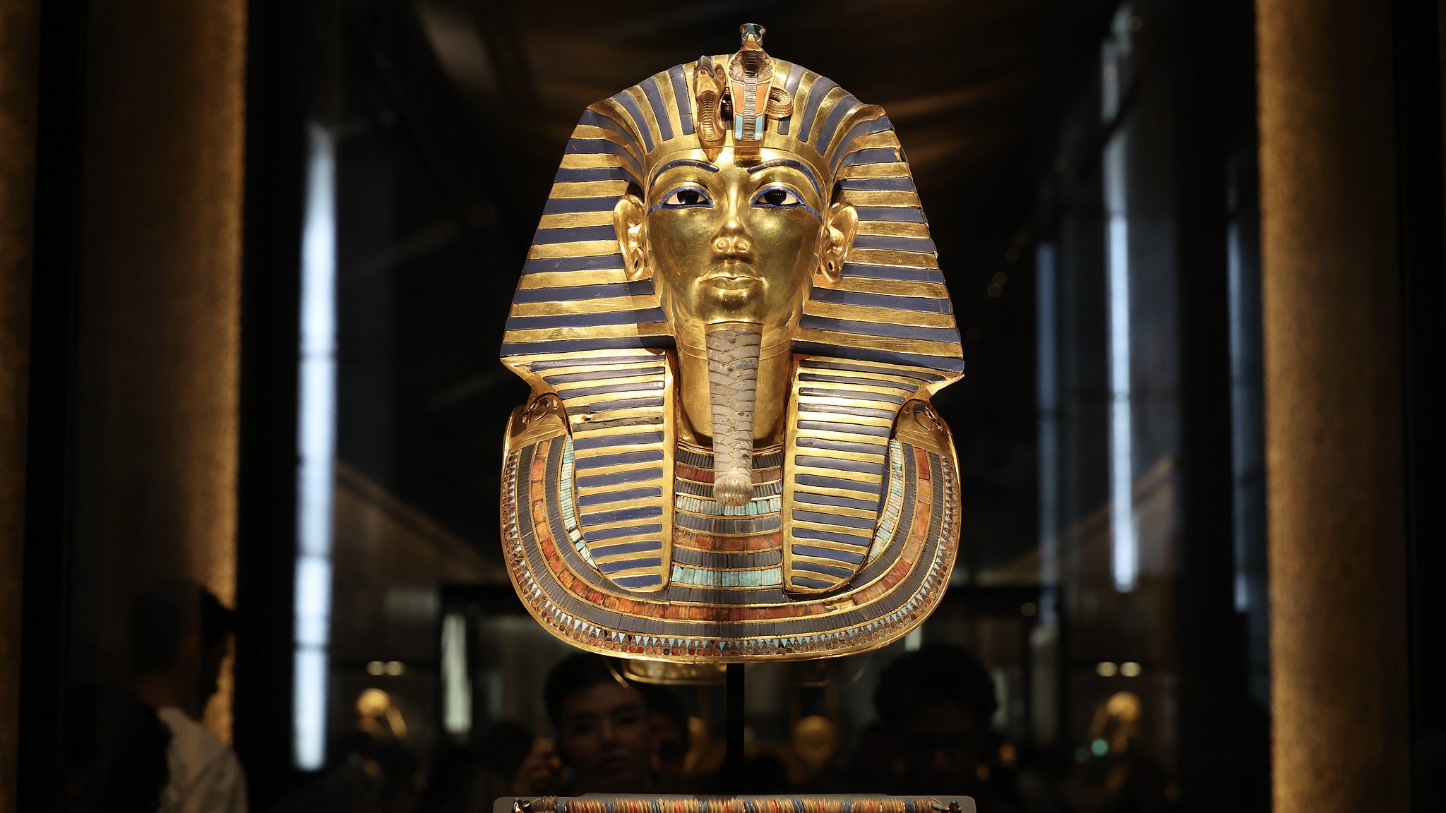The exquisite golden mask of Tutankhamun on display at the Grand Egyptian Museum in Cairo, Egypt, November 4, 2025. /CFP