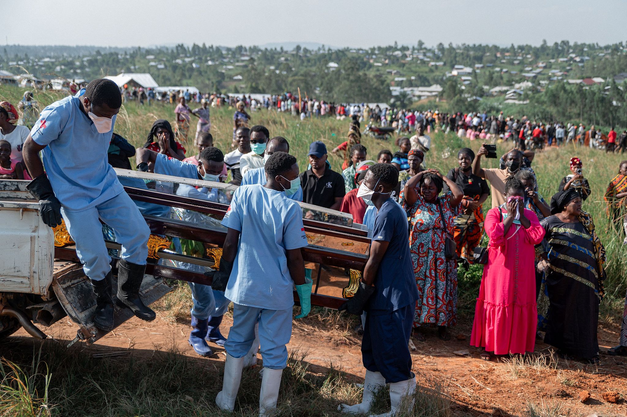 Relatives and a group of midwives wept as a coffin containing the body of an Ebola victim arrived at the cemetery, in Bunia, Ituri Province, Democratic Republic of the Congo, June 13, 2026. /CFP