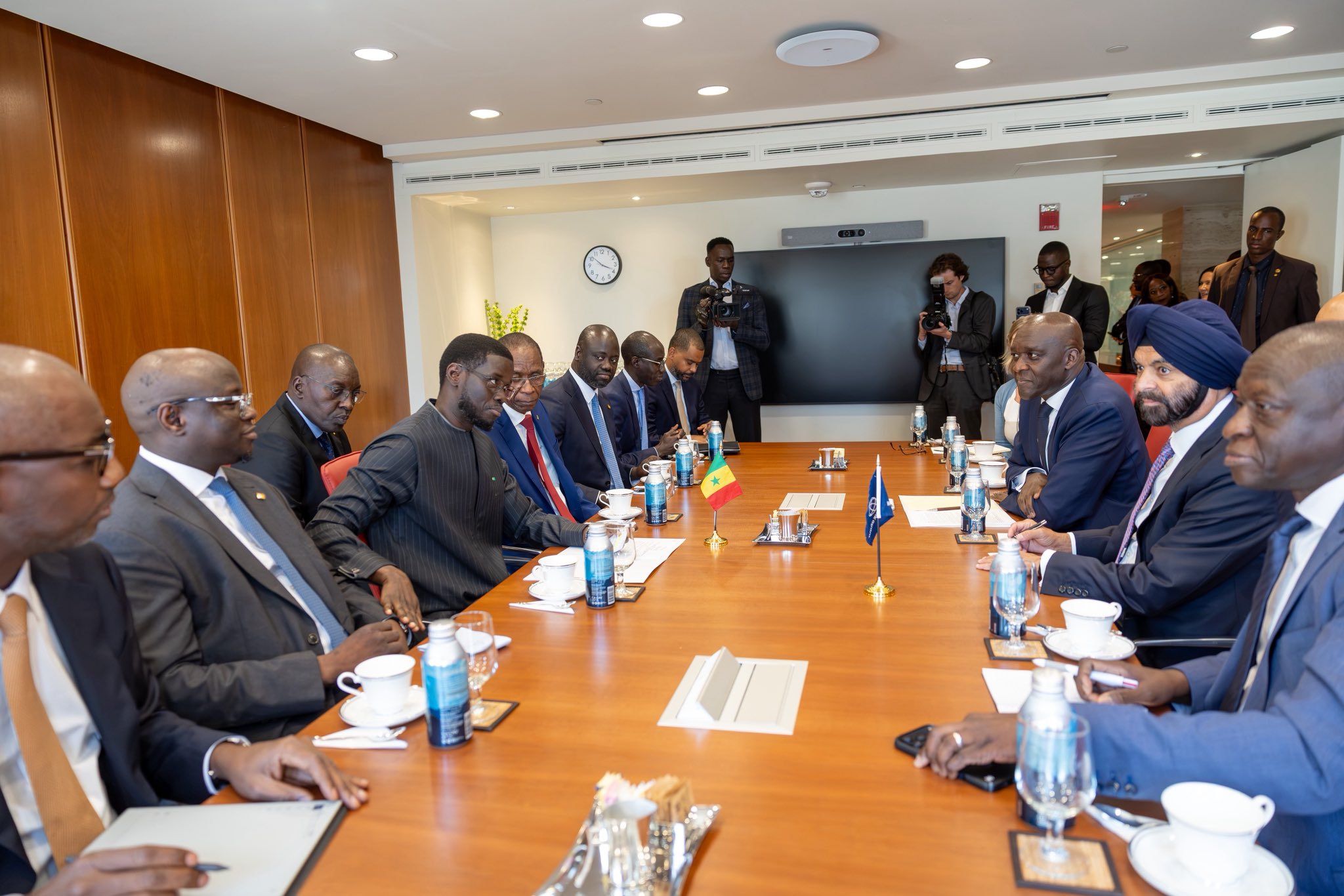 Senegalese President Bassirou Diomaye Faye (L) meets with World Bank President Ajay Banga (R) in Washington, D.C., on September 15, 2026. / Senegal Presidency