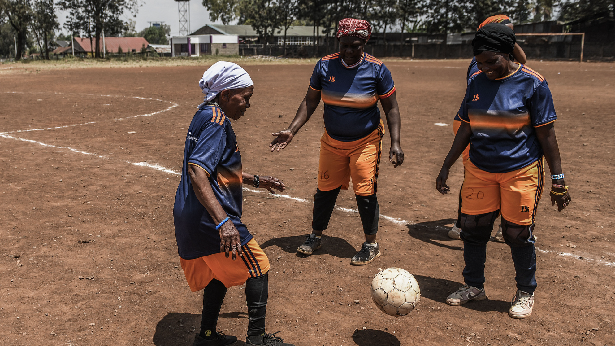 Women take part in a football training session with the Mugumoini team in Kibera, Nairobi, Kenya, September 25, 2026. /VCG