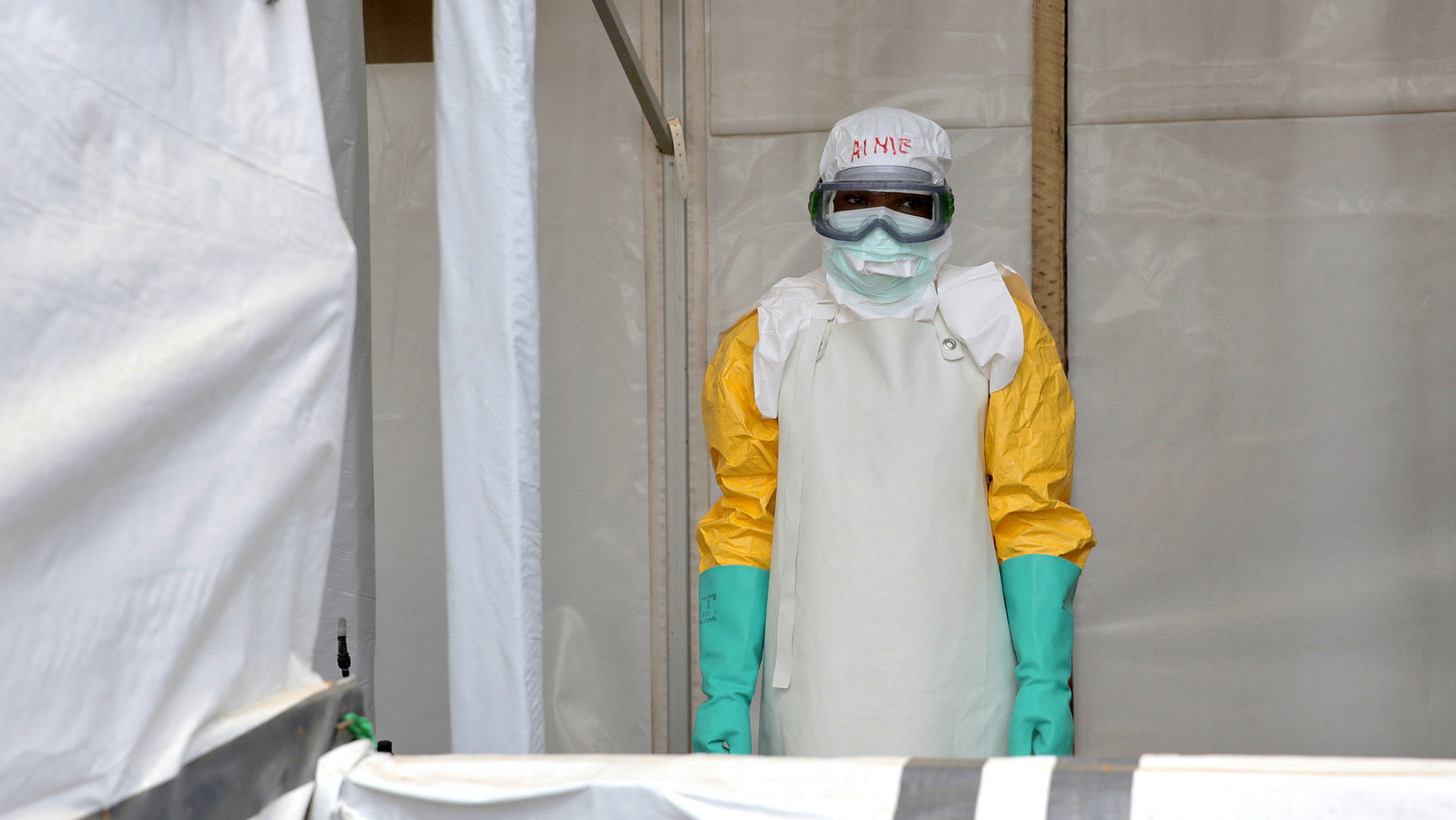 A health worker pauses after disinfecting a treatment center for Ebola patients, in Beni, North Kivu province, eastern Congo, Monday, August 31, 2026. /VCG