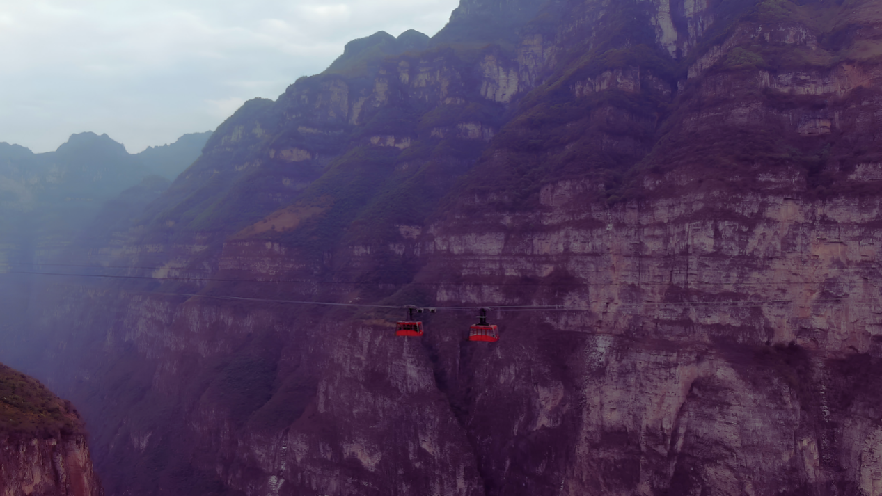 Cable cars glide as they move tourists between the cliffs of Gulu village. /CGTN Africa