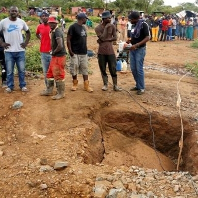 8 miners rescued from flooded Zimbabwe gold mine - CGTN